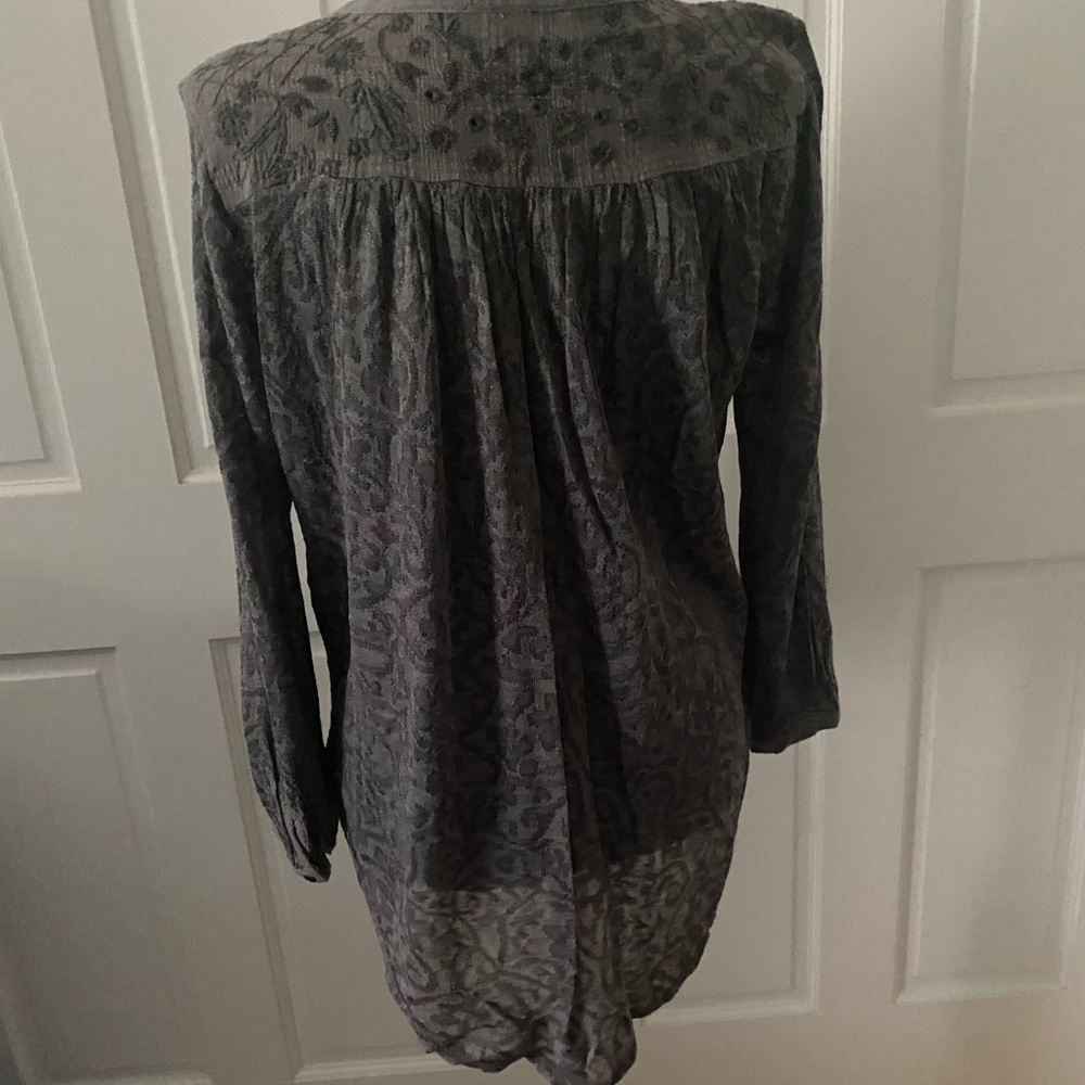 Lucky Brand grey top/tunic - Picture 2 of 13